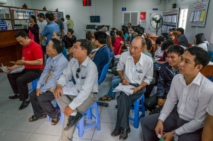 Người Sài Gòn rồng rắn xếp hàng làm thủ tục nhà đất